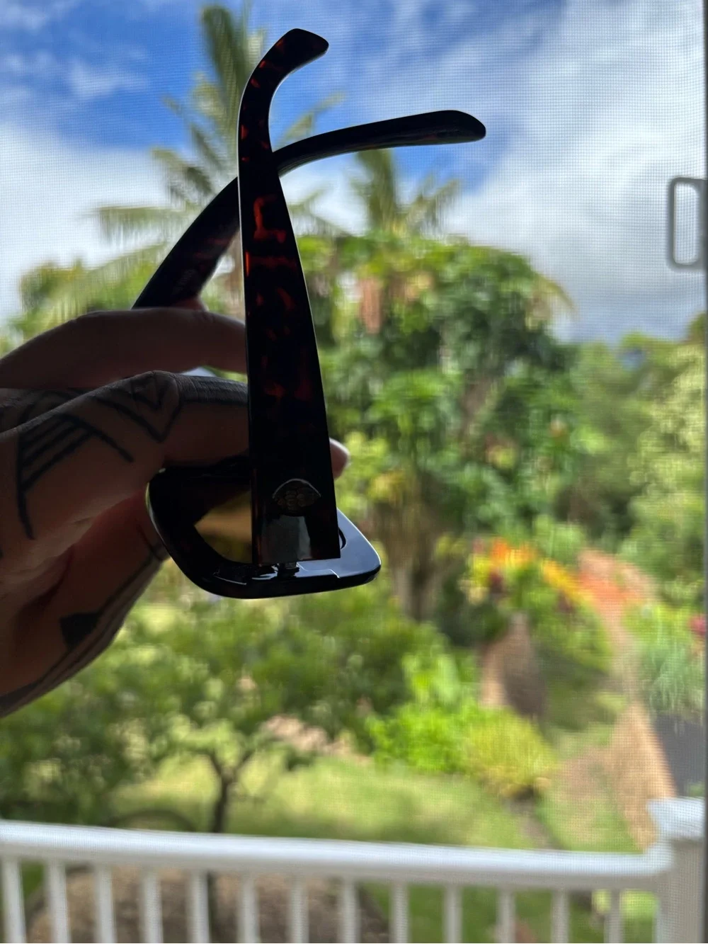Dark  Tortoise Square Women’s Sunglasses - Classic Style